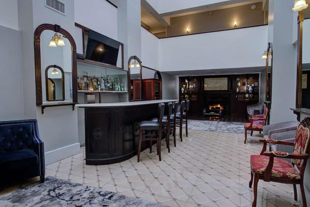 Hotel The Roslyn, Tapestry Collection By Hilton Restaurant photo