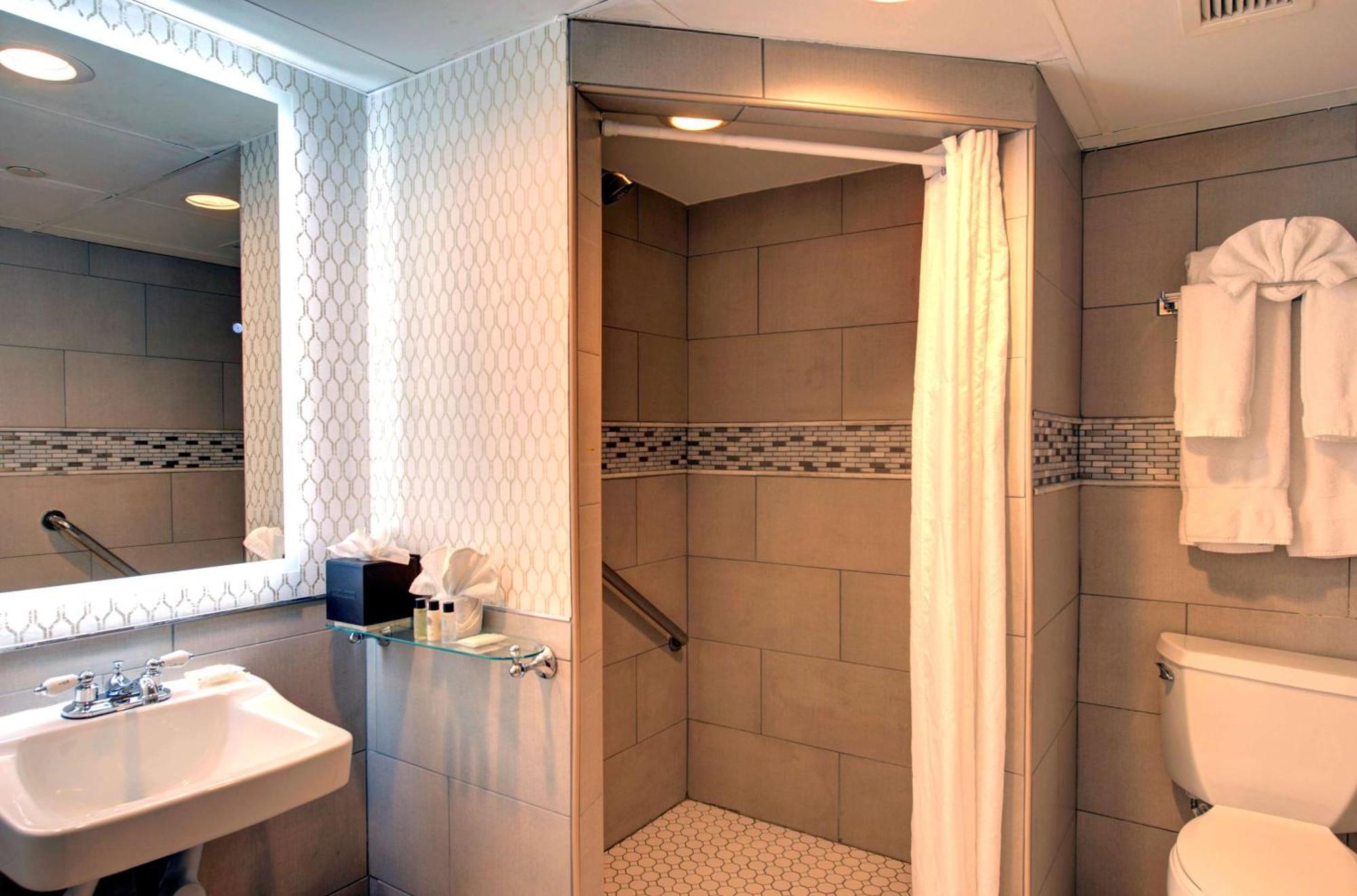 Hotel The Roslyn, Tapestry Collection By Hilton Extérieur photo